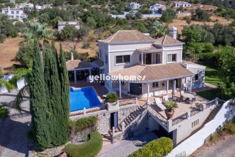 3 bed villa with guest house, pool, 2 garages and sea view near Santa Bárbara de Nexe